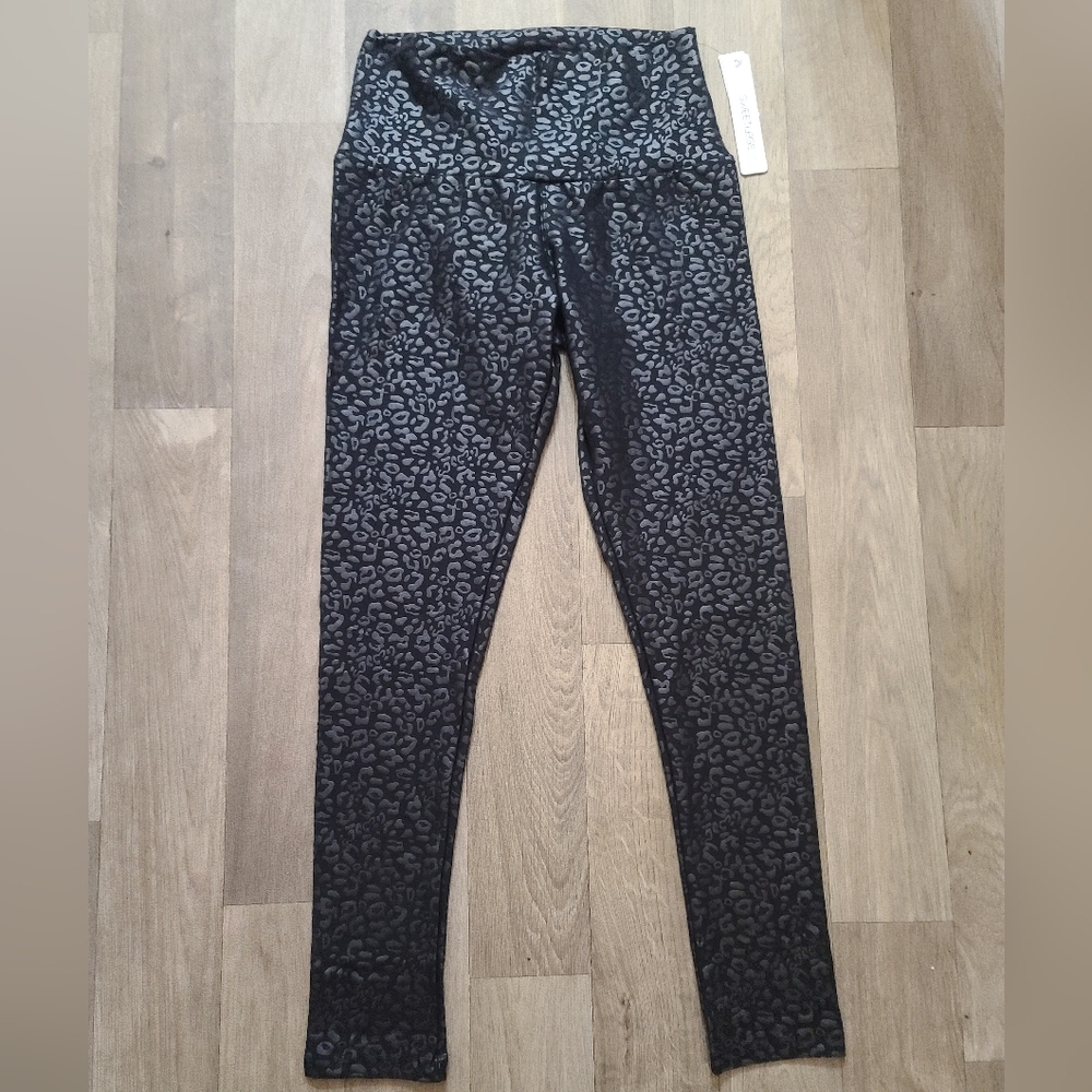 🦄 BNWT Sweetlegs OS Leopard Print Fauz Leather Leggings